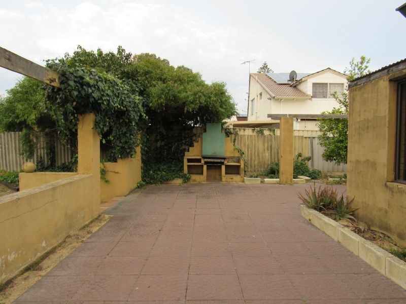 27 Hartland Way, Warnbro WA 6169