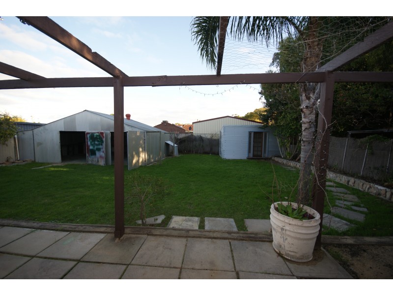 68 Cambridge Crescent, Cooloongup WA 6168