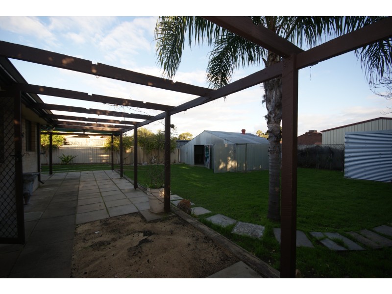 68 Cambridge Crescent, Cooloongup WA 6168