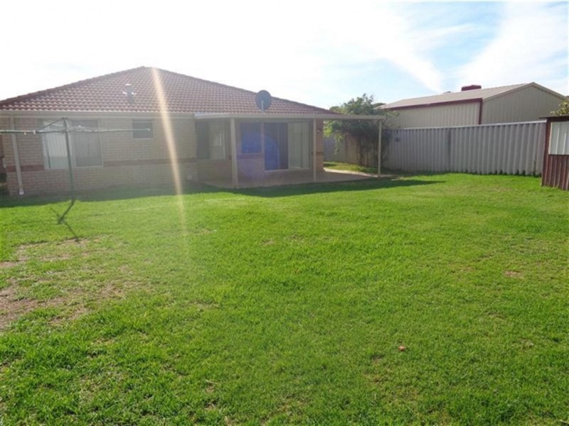 6 Link Way, Cooloongup WA 6168