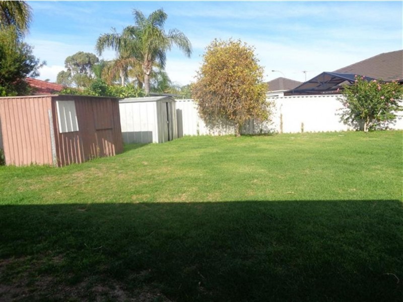 6 Link Way, Cooloongup WA 6168
