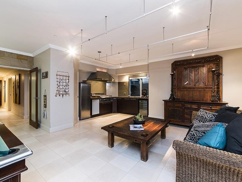 4 Cardiff Place, Warnbro WA 6169