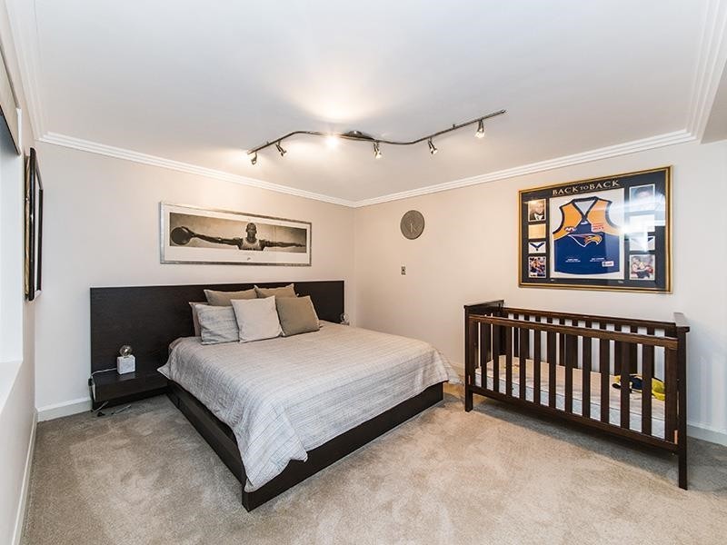 4 Cardiff Place, Warnbro WA 6169