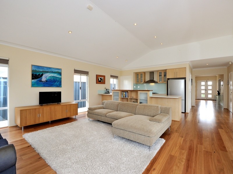 1 Margaret Road, Secret Harbour WA 6173