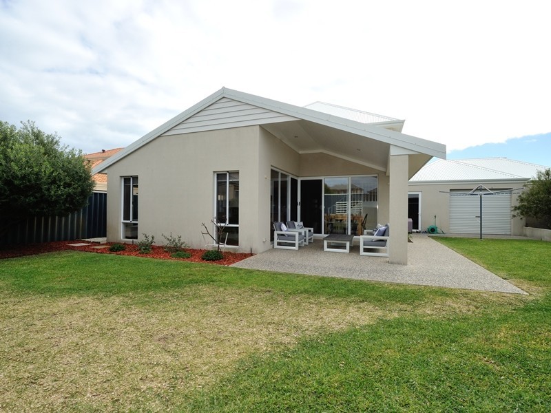 1 Margaret Road, Secret Harbour WA 6173