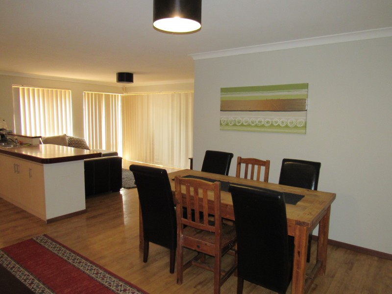 8 Armistice Way, Warnbro WA 6169