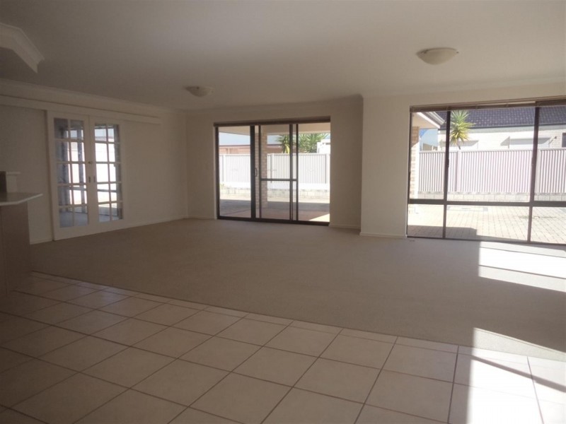 10 Ambleside Parade, Waikiki WA 6169