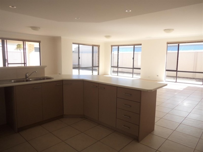 10 Ambleside Parade, Waikiki WA 6169