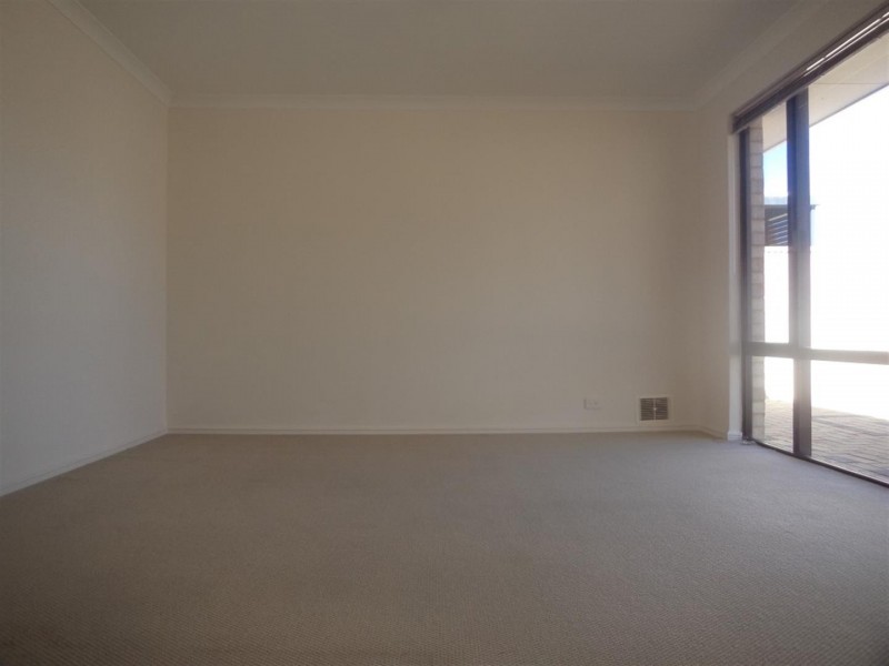 10 Ambleside Parade, Waikiki WA 6169