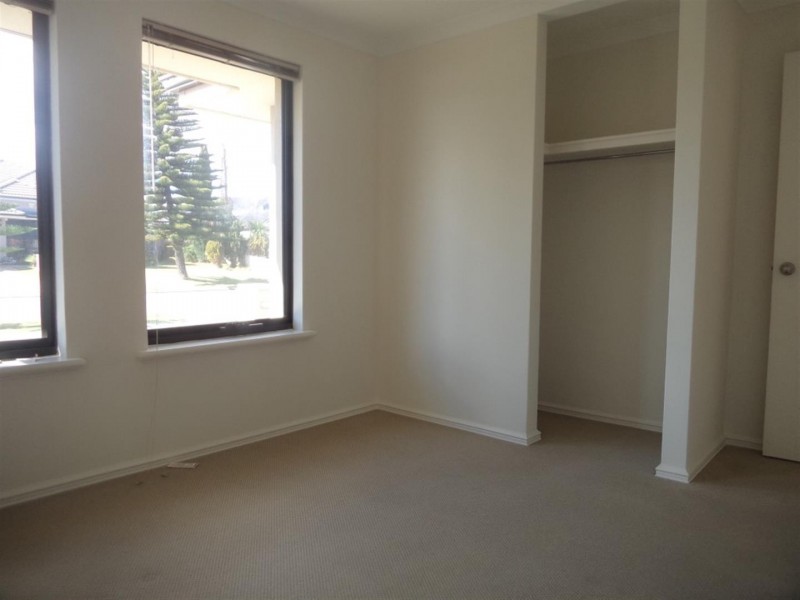 10 Ambleside Parade, Waikiki WA 6169