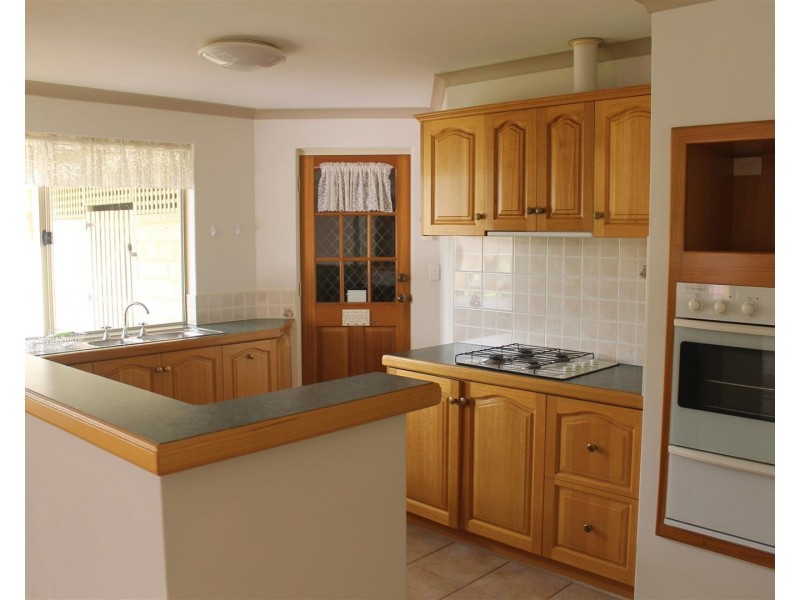 16 Galway Gardens, Warnbro WA 6169
