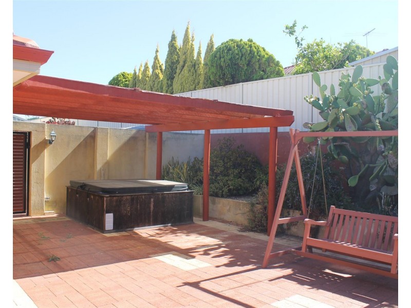 16 Galway Gardens, Warnbro WA 6169