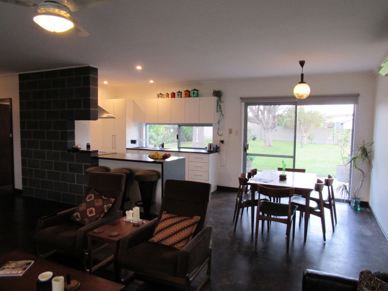 4 Dolphin Road, Safety Bay WA 6169