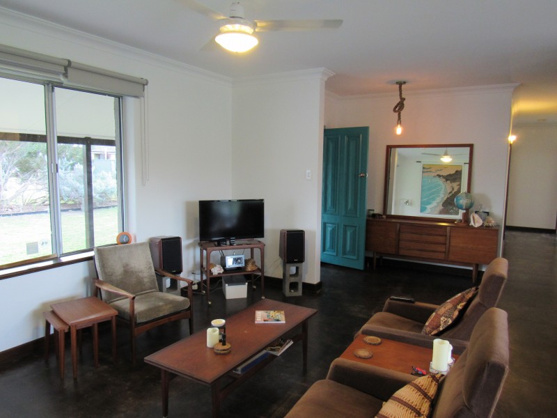 4 Dolphin Road, Safety Bay WA 6169