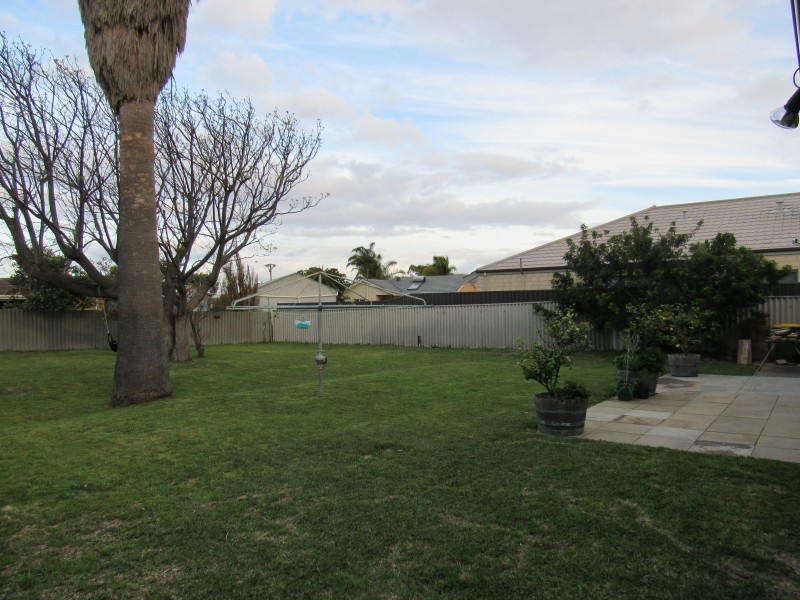 4 Dolphin Road, Safety Bay WA 6169