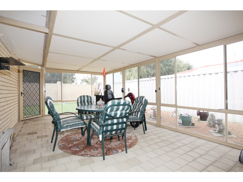 1/9 Ashford Avenue, Rockingham WA 6168