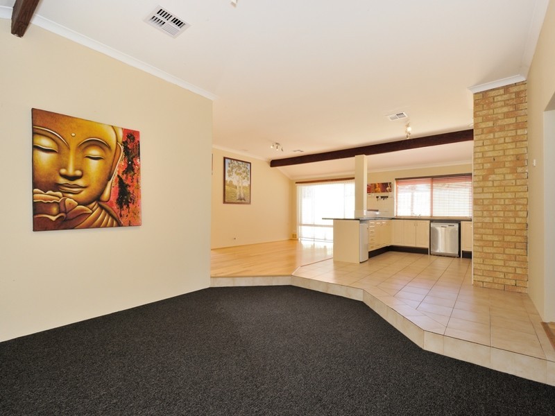 10 Dundee Close, Warnbro WA 6169