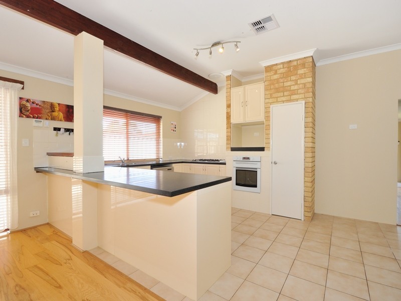 10 Dundee Close, Warnbro WA 6169