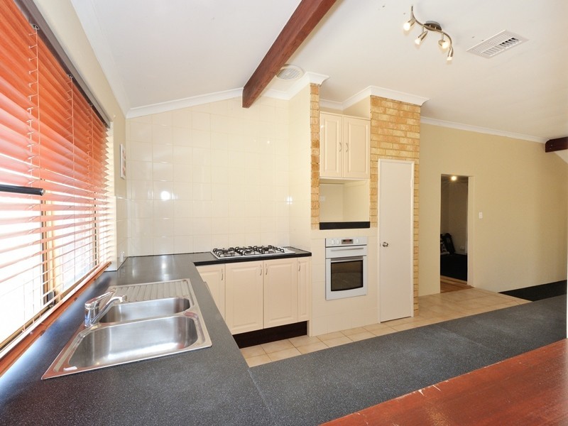10 Dundee Close, Warnbro WA 6169