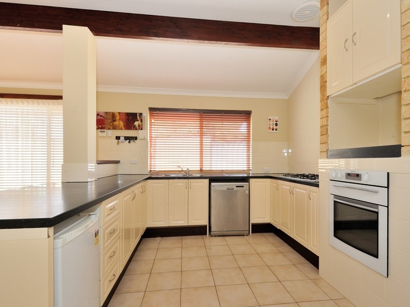 10 Dundee Close, Warnbro WA 6169