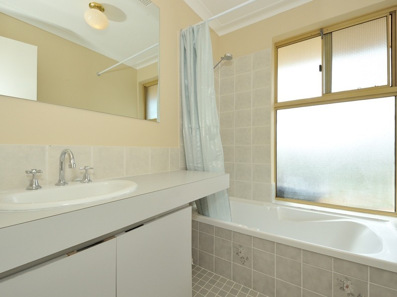 10 Dundee Close, Warnbro WA 6169