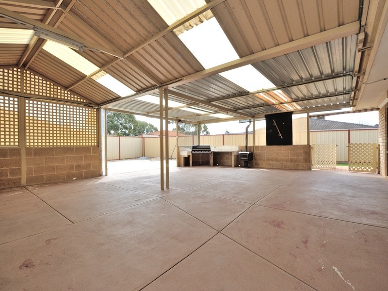 10 Dundee Close, Warnbro WA 6169