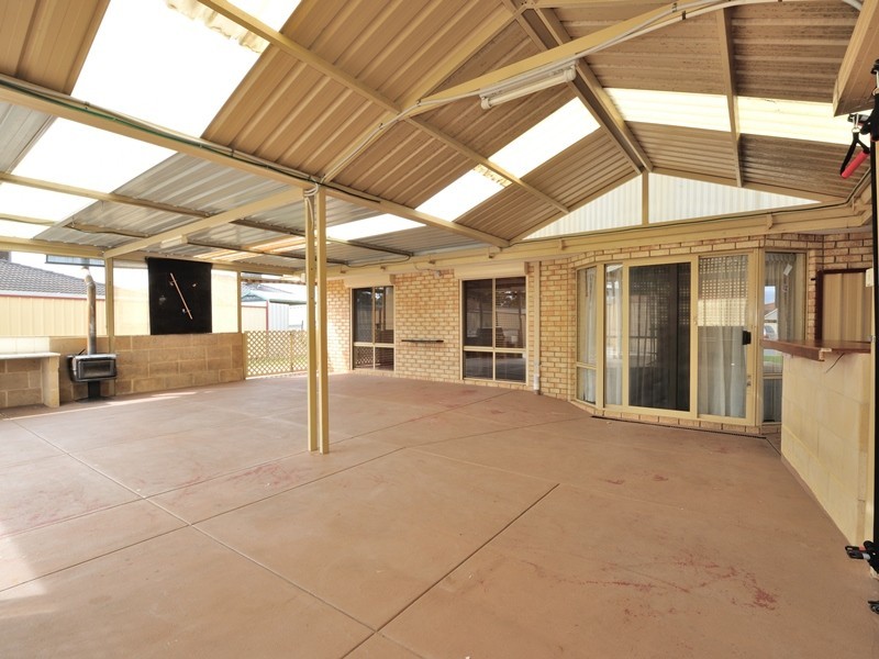10 Dundee Close, Warnbro WA 6169