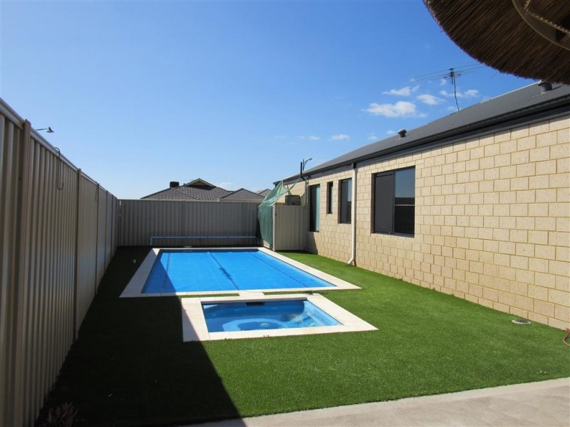 39 Coffs Bend, Secret Harbour WA 6173