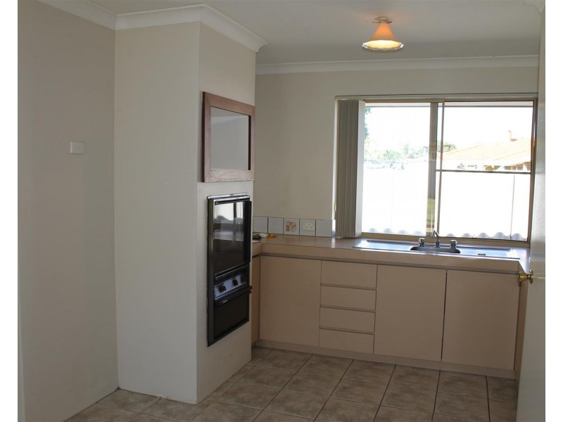 8 Wills Court, Cooloongup WA 6168