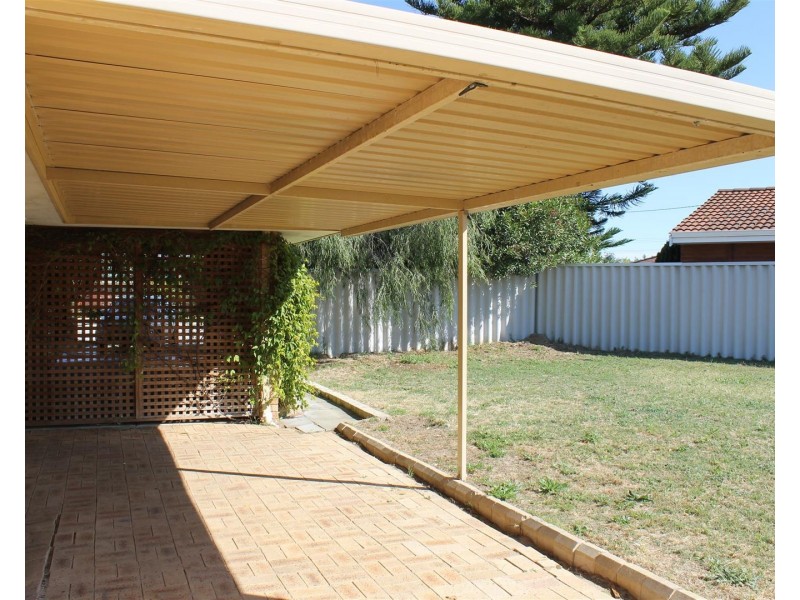 8 Wills Court, Cooloongup WA 6168