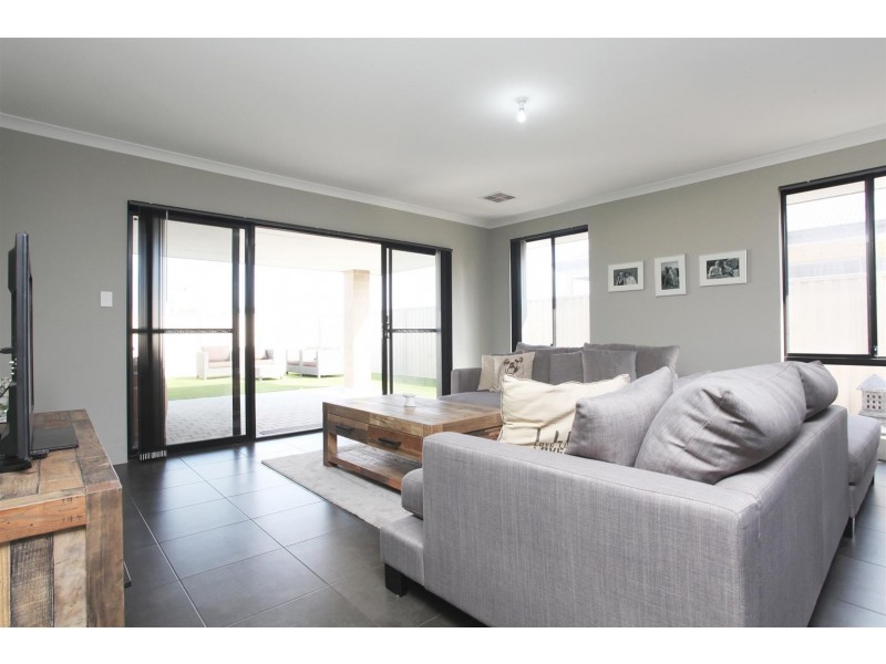 48 Lavinia Crescent, Secret Harbour WA 6173