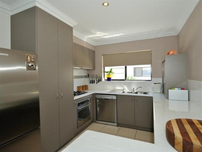 10D Parkin Street, Rockingham WA 6168