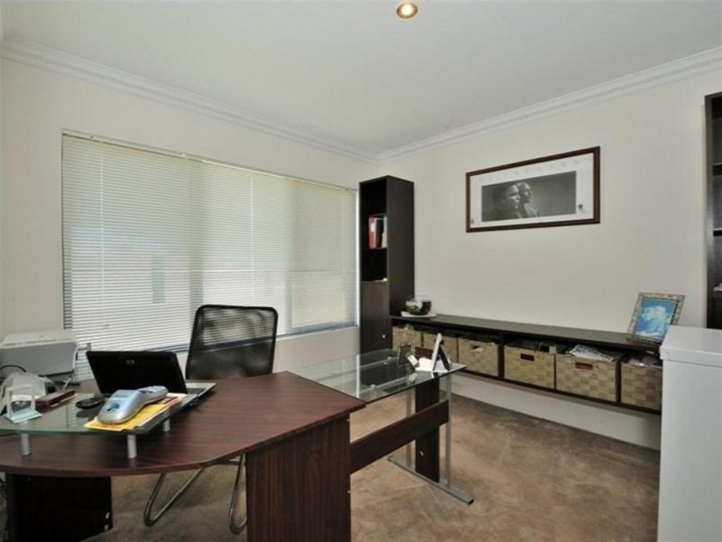 10D Parkin Street, Rockingham WA 6168