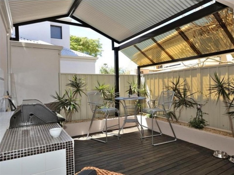 10D Parkin Street, Rockingham WA 6168