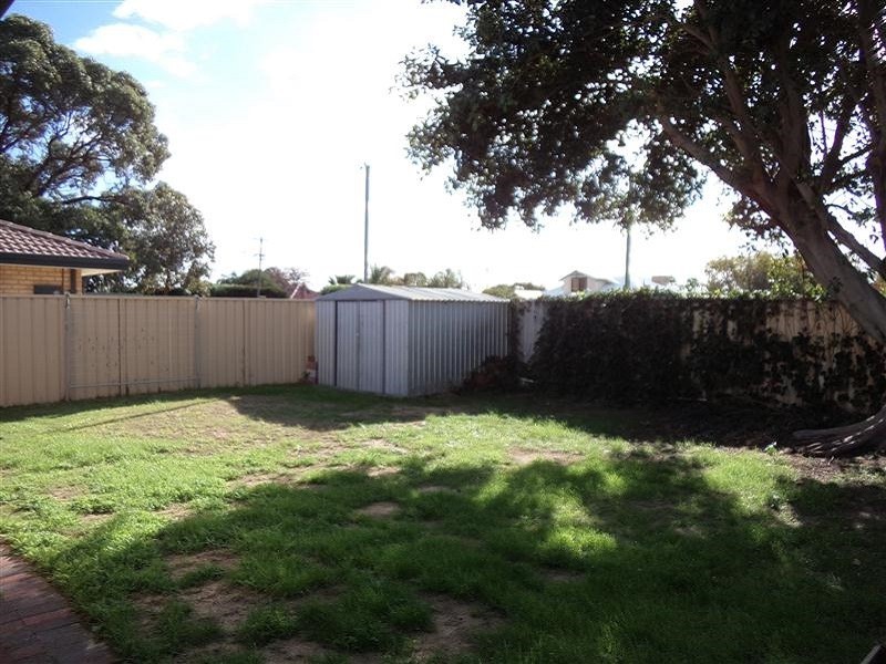 1 Leeder Street, Safety Bay WA 6169