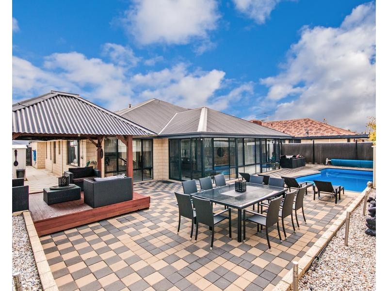 11 Maroubra Parade, Secret Harbour WA 6173