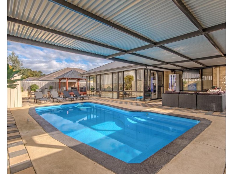 11 Maroubra Parade, Secret Harbour WA 6173