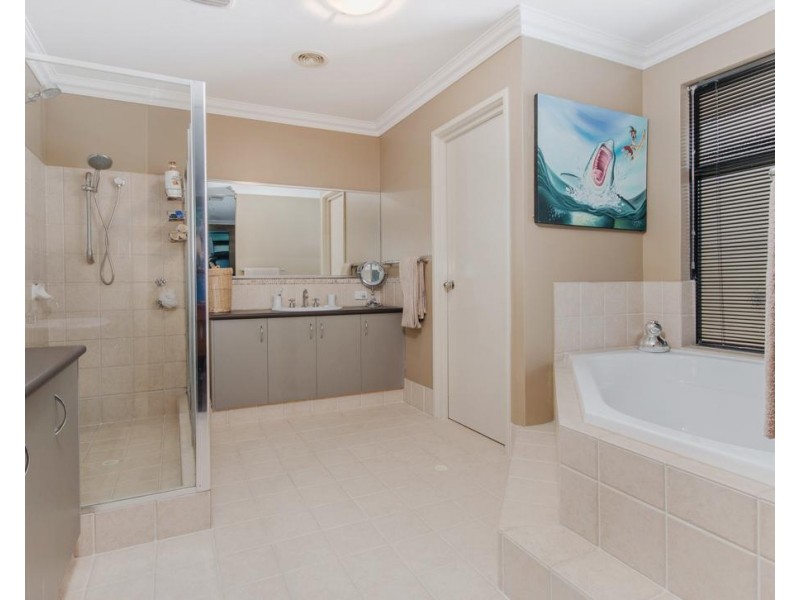 11 Maroubra Parade, Secret Harbour WA 6173