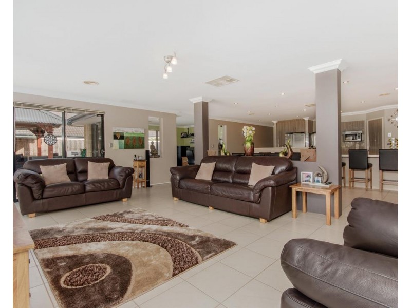 11 Maroubra Parade, Secret Harbour WA 6173