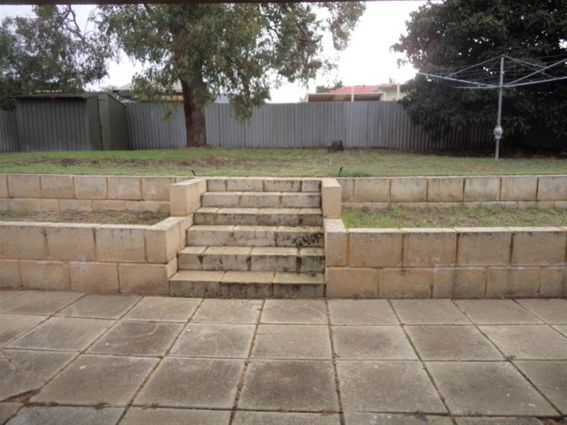 22 Cimbor Way, Parmelia WA 6167