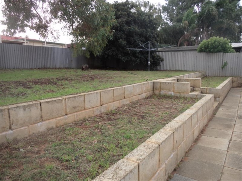 22 Cimbor Way, Parmelia WA 6167