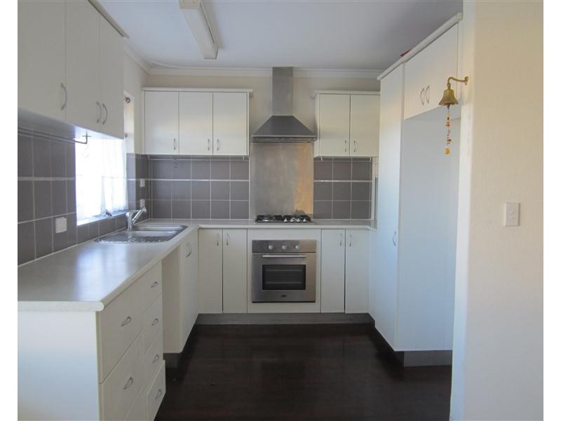 24 Hawker Street, Safety Bay WA 6169