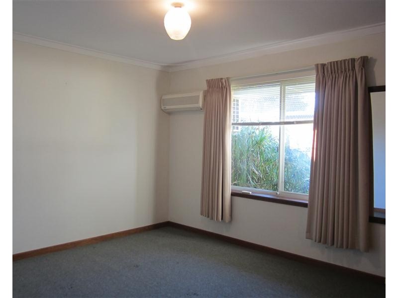 24 Hawker Street, Safety Bay WA 6169