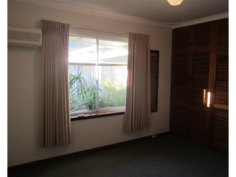 24 Hawker Street, Safety Bay WA 6169