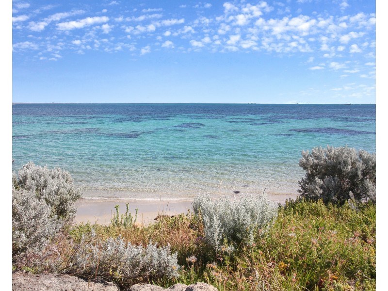 4/166 Arcadia Drive, Shoalwater WA 6169