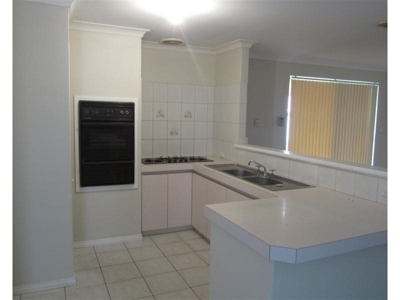 8 Skye Close, Warnbro WA 6169