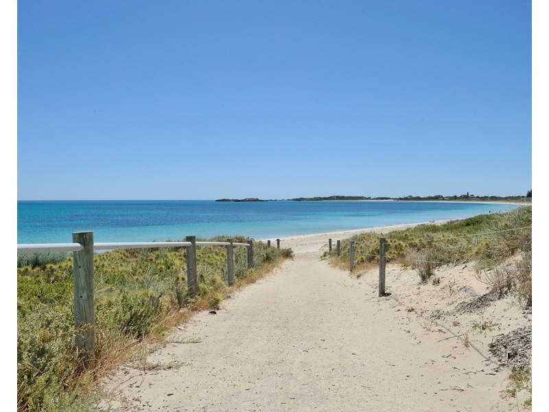 9/16 Arcadia Drive, Shoalwater WA 6169