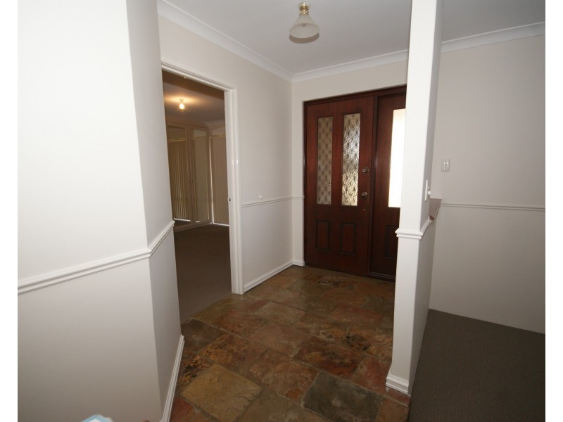 33 Woodbridge Drive, Cooloongup WA 6168