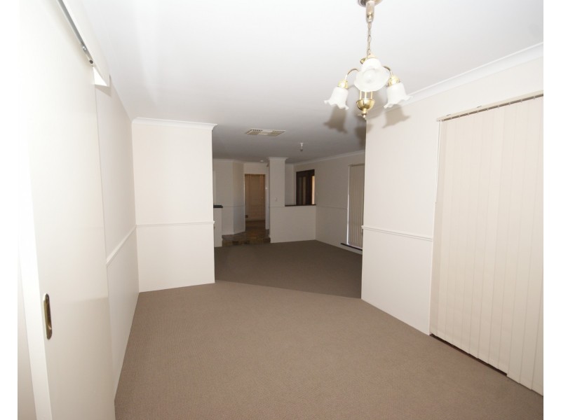 33 Woodbridge Drive, Cooloongup WA 6168