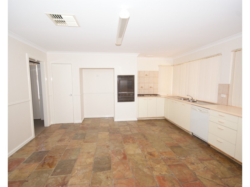 33 Woodbridge Drive, Cooloongup WA 6168